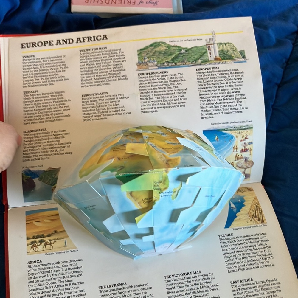 Interactive Pop-Up Atlas Book - Picture 3 of 4